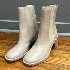 Beige boots